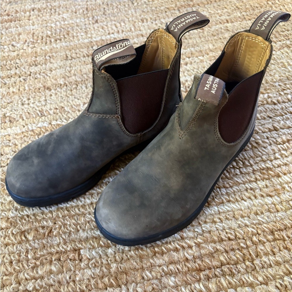 Blundstones Size US 7.5